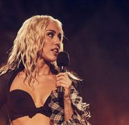 4 filme și seriale cu Miley Cyrus. A fost idolul adolescenților în urmă cu 15 ani